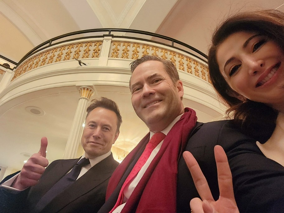 마이크 왈츠(가운데) 전 국가안보보좌관. (출처=마이크 왈츠 페이스북)