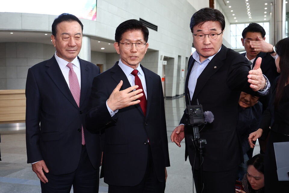 단일화 문제를 놓고 당 지도부와 갈등을 빚고 있는 김문수 국민의힘 대통령 후보가 6일 경북 경주시 HICO(정상회의장) 미디어센터에서 브리핑을 갖고 경선 일정 중단과 서울행을 선언하고 있다. (사진=뉴스1)