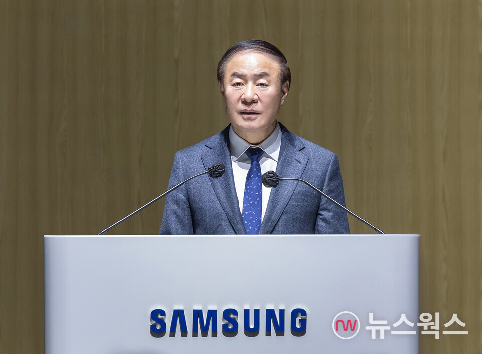 전영현 삼성전자 부회장이 삼성전자가 3월 19일 경기도 수원시 수원컨벤션센터에서 개최한 '제56기 정기 주주총회'에서 DS 사업 부문 전략을 발표하고 있다. (사진제공=삼성전자)