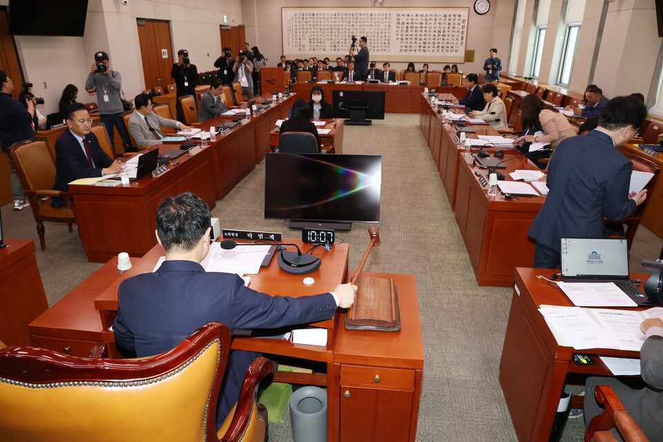 7일 오전 서울 여의도 국회에서 열린 법제사법위원회 제1차 법안심사 제1소위원회에서 박범계 위원장이 의사봉을 두드리고 있다. (사진=뉴스1)