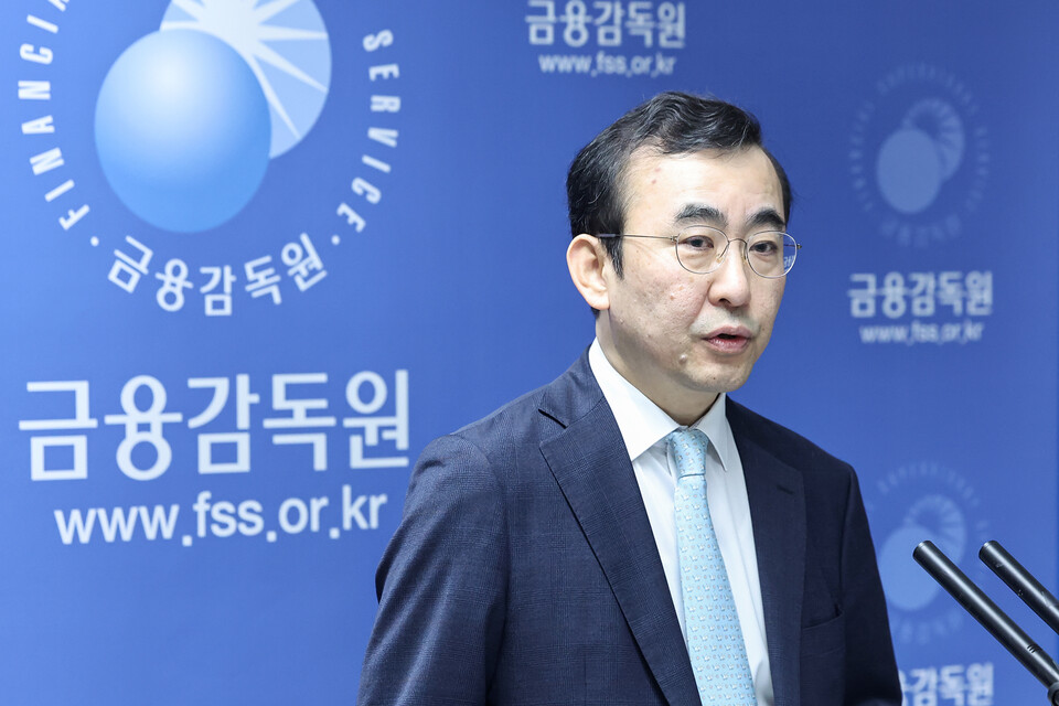 이세훈 금융감독원 수석부원장이 25일 오전 서울 영등포구 여의도 금감원에서 기업은행에서 발생한 882억원 규모의 부당 대출 건에 대한 검사 결과 브리핑을 하고 있다. (사진=뉴스1)