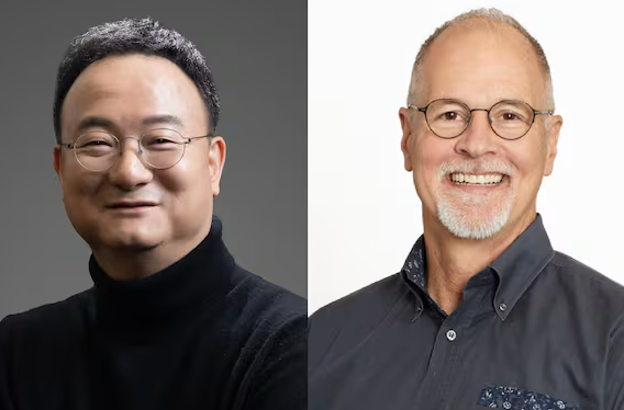 문혁수(왼쪽) LG이노텍 대표이사 사장, 로버트 플레이터 보스턴다이내믹스 최고경영자. (사진제공=LG이노텍)