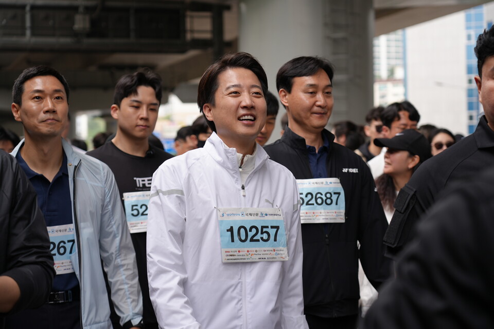 이준석 개혁신당 대통령 후보가 11일 오전 부산 해운대구 벡스코광장에서 열린 2025 다이아몬드브리지 국제걷기축제에 참석하고 있다. (사진제공=이준석 개혁신당 대선 후보 캠프)
