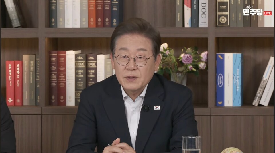 이재명 더불어민주당 대선 후보가 지난 8일 민주당 유튜브 채널 '경제 유튜브 연합 토크쇼'에 출연해 5년 안에 코스피가 5000포인트에 도달할 수 있다고 언급하고 있다. (출처=델리민주 유튜브)