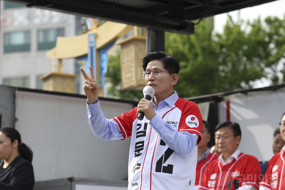김문수 국민의힘 대선후보가 지난 14일 경상남도 밀양시에 위치한 밀양관아앞에서 열린 대통령 후보 유세에서 발언하고 있다. (사진제공=국민의힘)