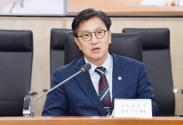 김범석 기획재정부 장관 직무대행이 지난 12일 정부세종청사에서 '제4차 통상현안 관련 범정부 국내대응 전담반 회의'를 주재하고 있다. (사진제공=기획재정부)