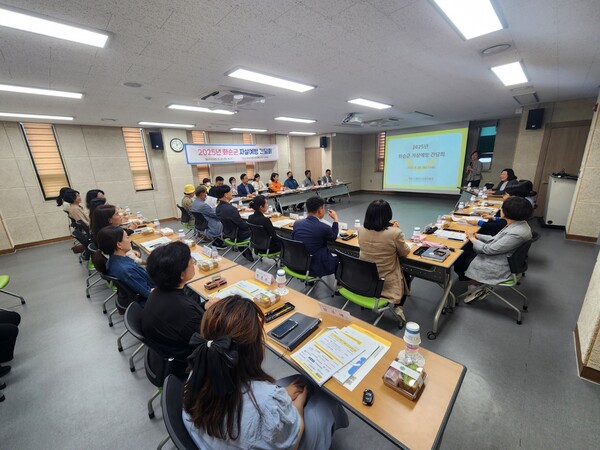 화순군정신건강복지센터에서 '2025년 화순군 자살예방 간담회'가 열리고 있다. (사진제공=화순군청) 