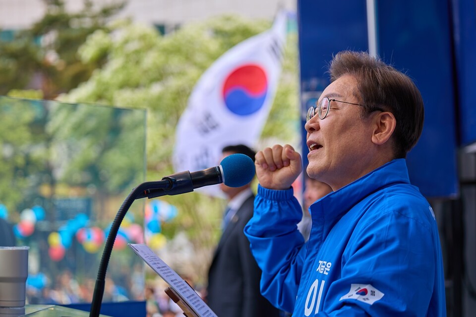 이재명 더불어민주당 대선 후보가 20일 경기 고양시 일산문화광장에서 열린 집중유세에서 시민들에게 지지를 호소하고 있다. (사진제공=이재명 후보 캠프)