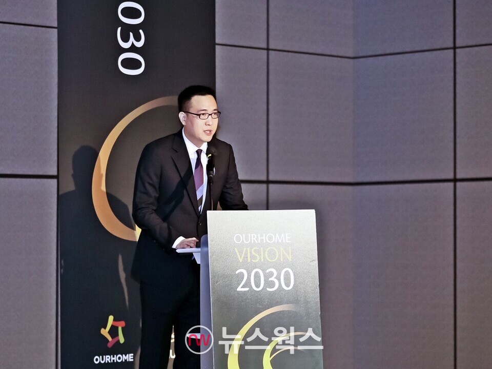 김동선 아워홈 미래비전총괄 부사장이 아워홈 인수의 의미와 비전을 설명하고 있다. (사진제공=아워홈)