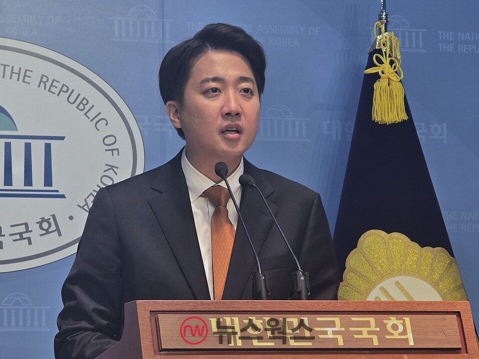 이준석 개혁신당 대통령 후보가 22일 서울 여의도 국회 소통관에서 '현안 관련 긴급 기자회견'을 진행하고 있다. (사진=원성훈 기자)