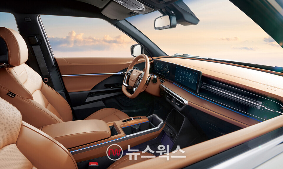 KGM '토레스 하이브리드'의 실내. (사진제공=KGM)