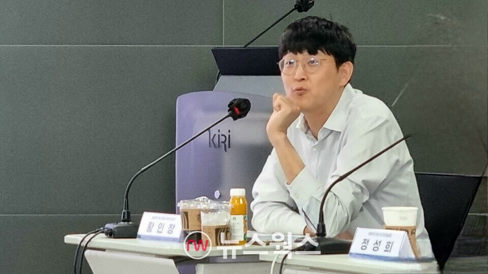 황인창 보험연구원 금융분석실장이 28일 열린 '2025 보험연구원 기자 교육'에서 기자들의 질문에 답하고 있다. (사진=손일영 기자)