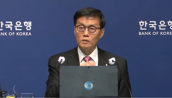 이창용 한국은행 총재가 지난 29일 통화정책 관련 기자간담회를 진행하고 있다. (출처=한국은행 유튜브)