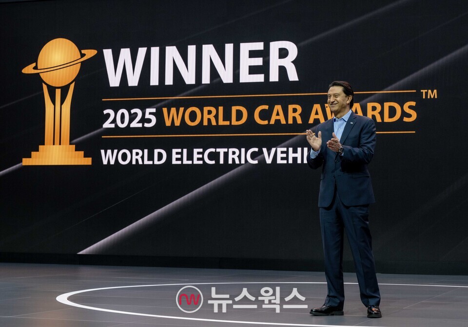 호세 무뇨스 현대차 대표이사 사장이 지난 4월 16일(현지시간) '2025 뉴욕 국제 오토쇼' 현대차관에서 열린 보도발표회에서 발표하고 있다. (사진제공=현대차)