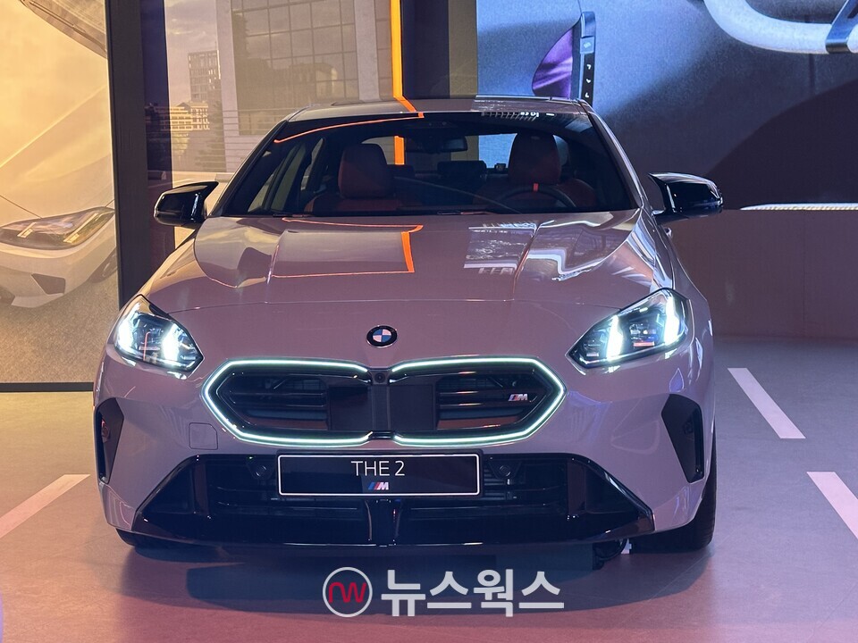 국내 최초로 공개된 더 뉴 2시리즈 고성능 모델인 'M235'의 앞모습. (사진=정현준 기자)