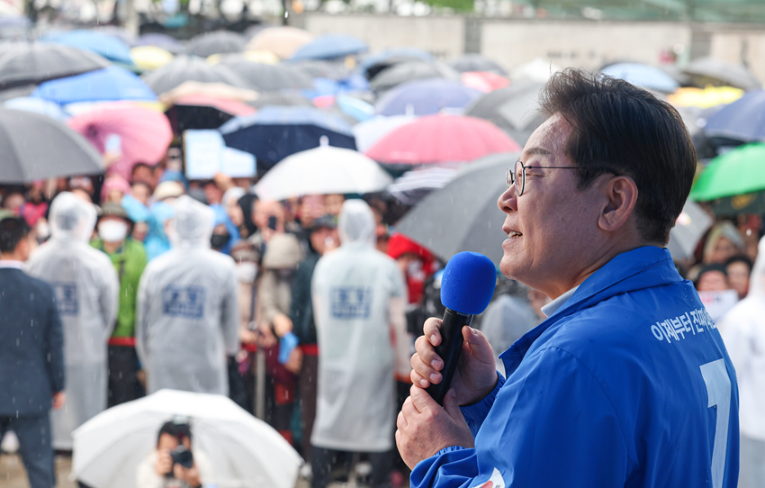 이재명 대통령이 더불어민주당 대통령 후보 시절이었던 지난 5월 15일 여수화학산업단지가 있는 전라남도 여수시에서 유세하고 있다. (사진=뉴스1)