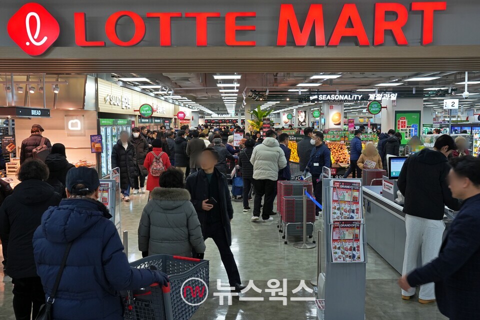 롯데마트 천호점에 고객들이 붐비고 있다. (사진제공=롯데마트)