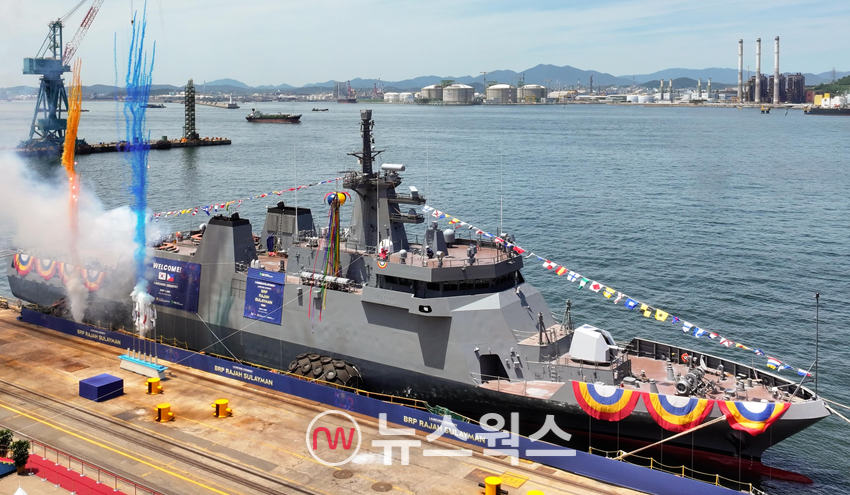 HD현대중공업이 건조해 지난 11일 진수한 2400톤급 필리핀 원해경비함 1번함 ‘라자 술라이만’함. (사진제공=HD현대)
