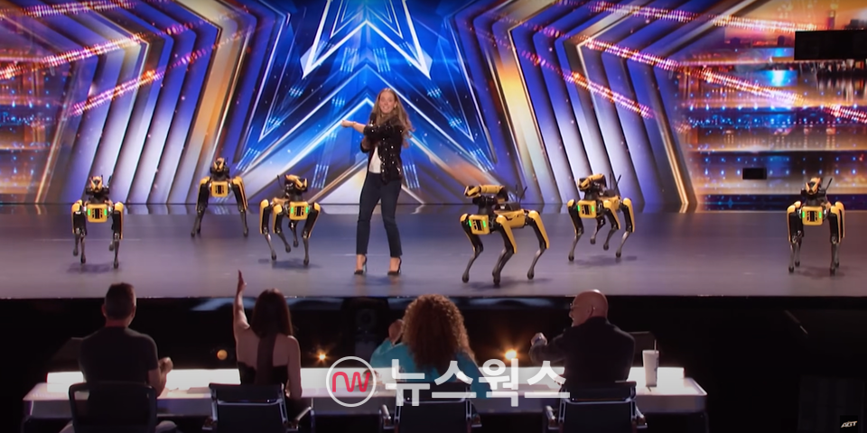 '아메리카 갓 탤런트'에서 공연하는 보스턴다이나믹스 '스팟'. (출처='아메리카 갓 탤런트' 유튜브 채널)