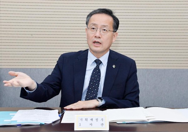 이형일 기획재정부 장관 직무대행 1차관이 12일 정부세종청사 중앙동에서 열린 '제47차 물가관계차관회의'를 주재하고 있다. (사진제공=기획재정부)