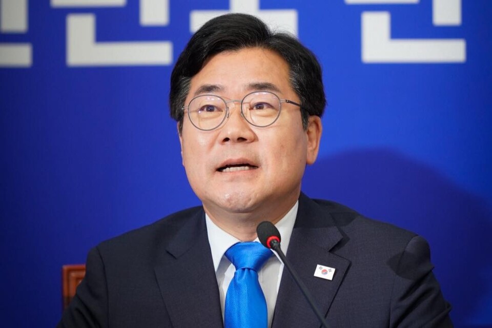 박찬대 더불어민주당 당대표 직무대행 겸 원내대표가 13일 오전 서울 여의도 국회에서 열린 최고위원회의에서 발언을 하고 있다. (출처=박찬대 의원 페이스북)