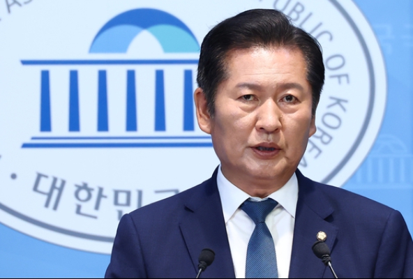 정청래 더불어민주당 의원이 15일 오후 국회 소통관에서 당대표 출마 기자회견을 하고 있다. (사진=뉴스1)