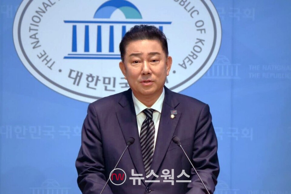 김병기 더불어민주당 신임 원내대표가 지난 5일 서울 여의도 국회 소통관에서 원내대표 출마를 선언하고 있다. (사진제공=김병기 의원실)