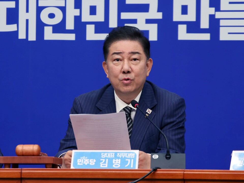 김병기 더불어민주당 당대표 직무대행 겸 원내대표가 16일 국회에서 열린 최고위원회의에 참석해 발언하고 있다. (출처=김병기 의원 페이스북)