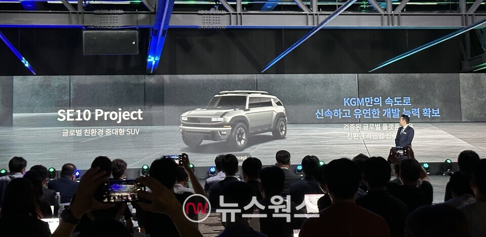 곽정현 KGM 사업전략부문장이 중국 체리차와 협력해 개발 중인 'SE10'에 대해 설명하고 있다. (사진=정현준 기자)