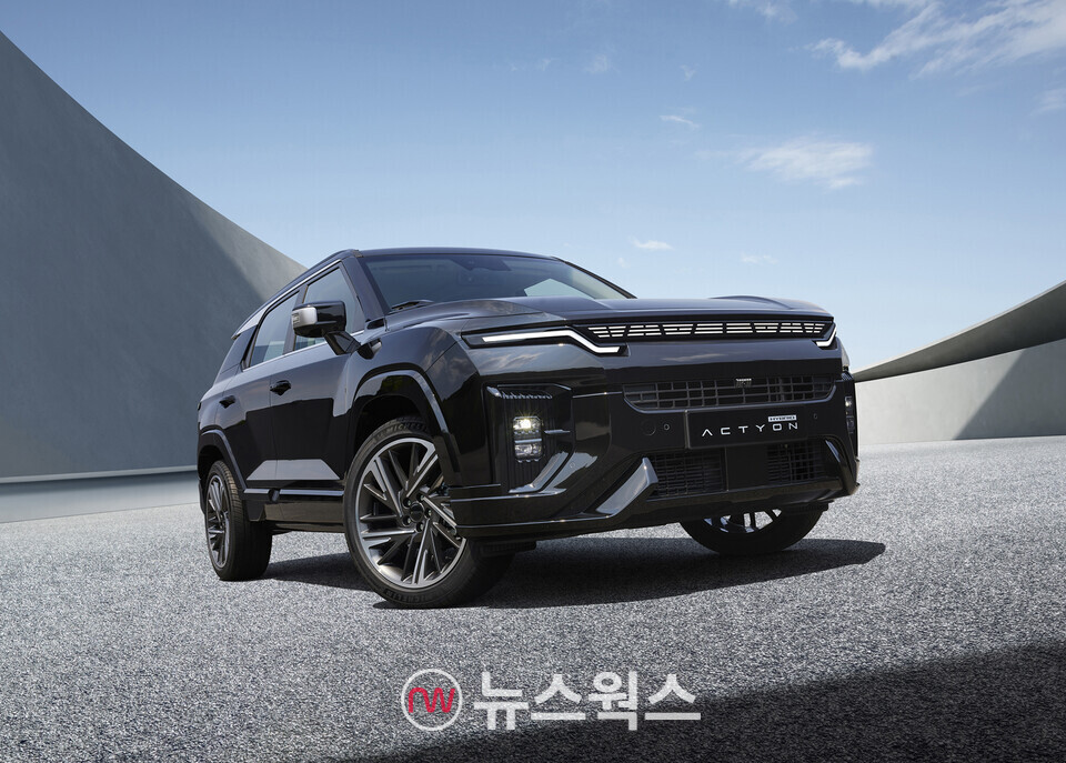 KGM '액티언 하이브리드'의 앞모습. (사진제공=KGM)