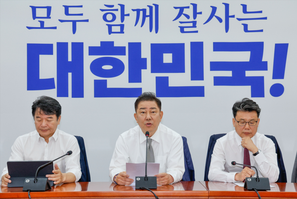 김병기 더불어민주당 당대표 직무대행 겸 원내대표가 19일 오전 서울 여의도 국회에서 열린 정책조정회의에 참석해 모두 발언하고 있다. (사진=뉴스1)