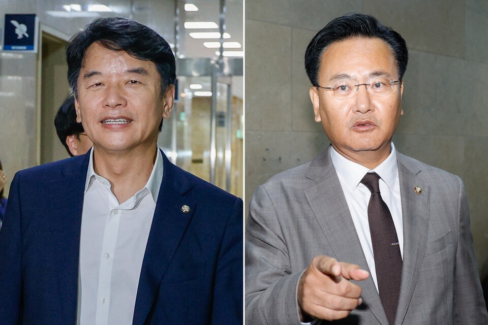 문진석(왼쪽) 더불어민주당 원내수석부대표와 유상범 국민의힘 원내수석부대표가 19일 오후 서울 여의도 국회에서 원 구성 협상 등 관련 회동을 위해 각각 운영위 소회의실로 향하고 있다. (사진=뉴스1)