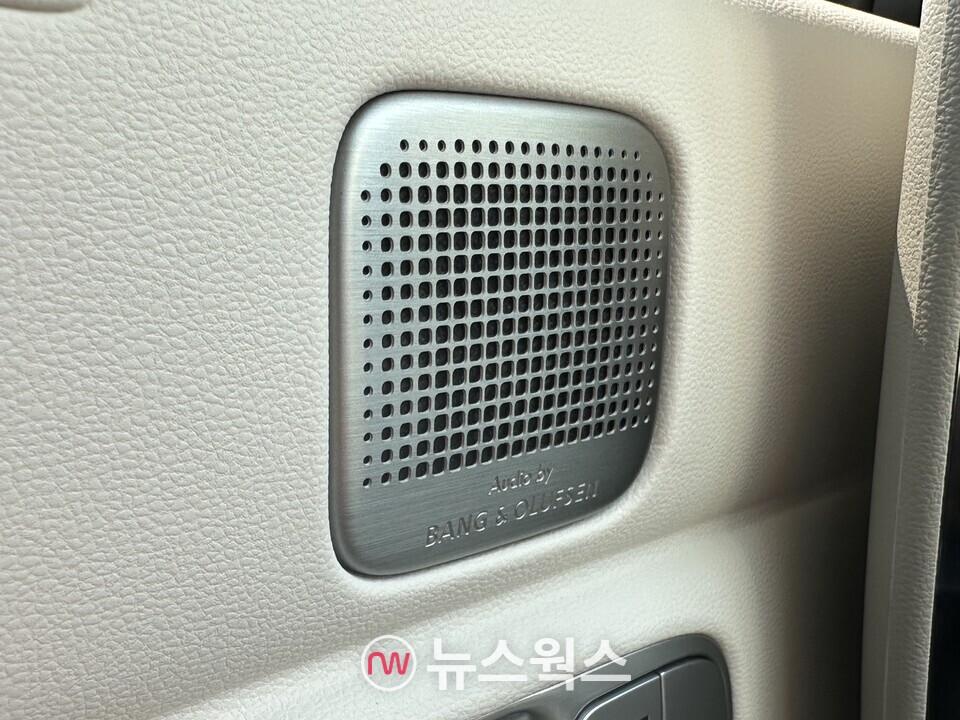 현대차 '디 올 뉴 넥쏘'의 운전석 문에 '오디오 바이 뱅앤올룹슨(B&O)' 프리미엄 사운드 시스템이 탑재돼 있다. (사진=정현준 기자)