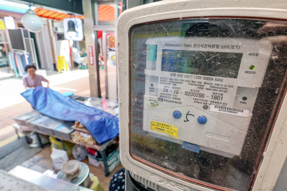 18일 서울의 한 전통시장 상점에 전기계량기가 설치돼 있다. (사진=뉴스1)