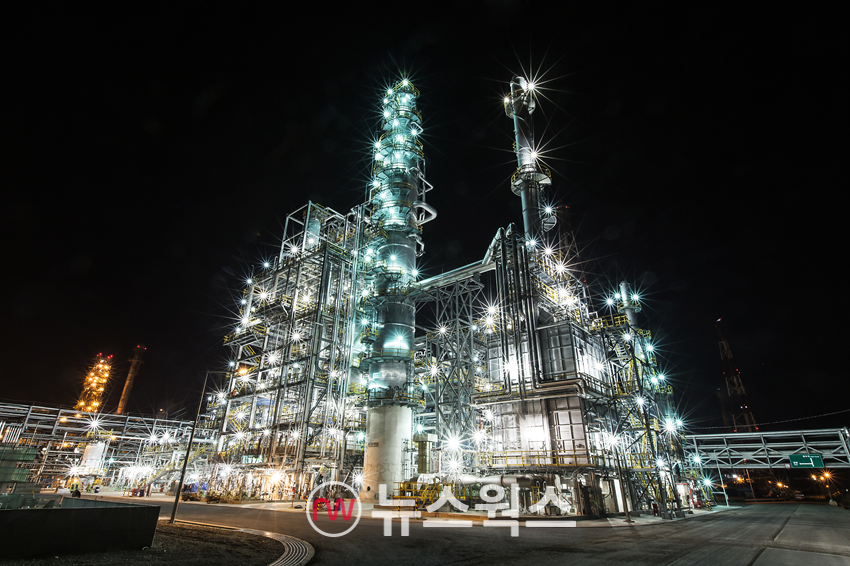 HD현대쉘베이스에서 운영하는 대산공장 내 윤활기유 생산 공정(LBO). (사진제공=HD현대오일뱅크)