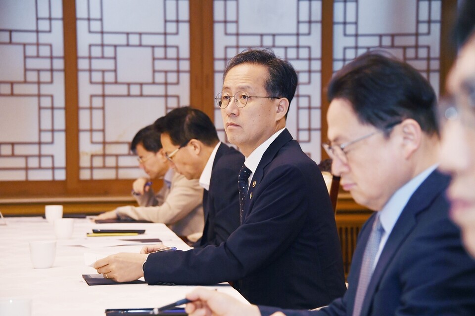 이형일 기획재정부 장관 직무대행 1차관이 6월 23일 오전 서울 종로구 정부서울청사에서 열린 '중동사태 관계기관 합동 비상대응반 회의'를 주재, 모두발언을 하고 있다. (사진제공=기획재정부 )