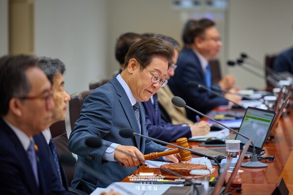 이재명 대통령이 24일 서울 용산 대통령실 청사에서 열린 국무회의를 주재하고 있다. (출처=대통령실 홈페이지)