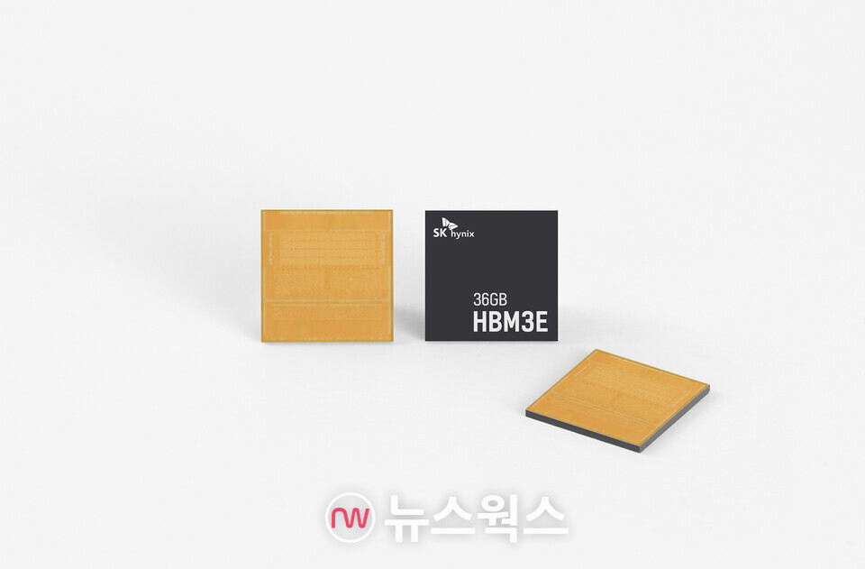 SK하이닉스가 세계 최초로 양산한 HBM3E 12단 제품. (사진제공=SK하이닉스)