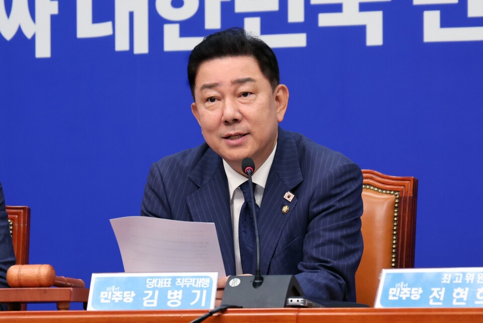김병기 더불어민주당 당대표 직무대행 겸 원내대표가 23일 오전 서울 여의도 국회에서 열린 최고위원회의에 참석해 발언하고 있다. (출처=김병기 의원 페이스북)