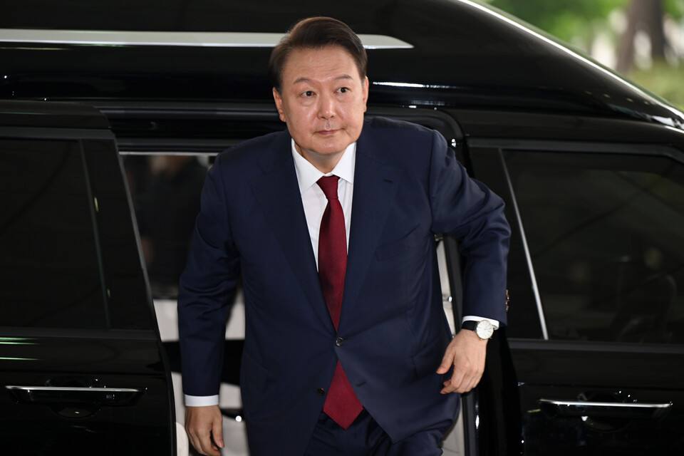 윤석열 전 대통령이 28일 오전 서울 서초구 서울고검 청사에 마련된 내란특검에 피의자 신분으로 첫 출석하고 있다. (사진=뉴스1)