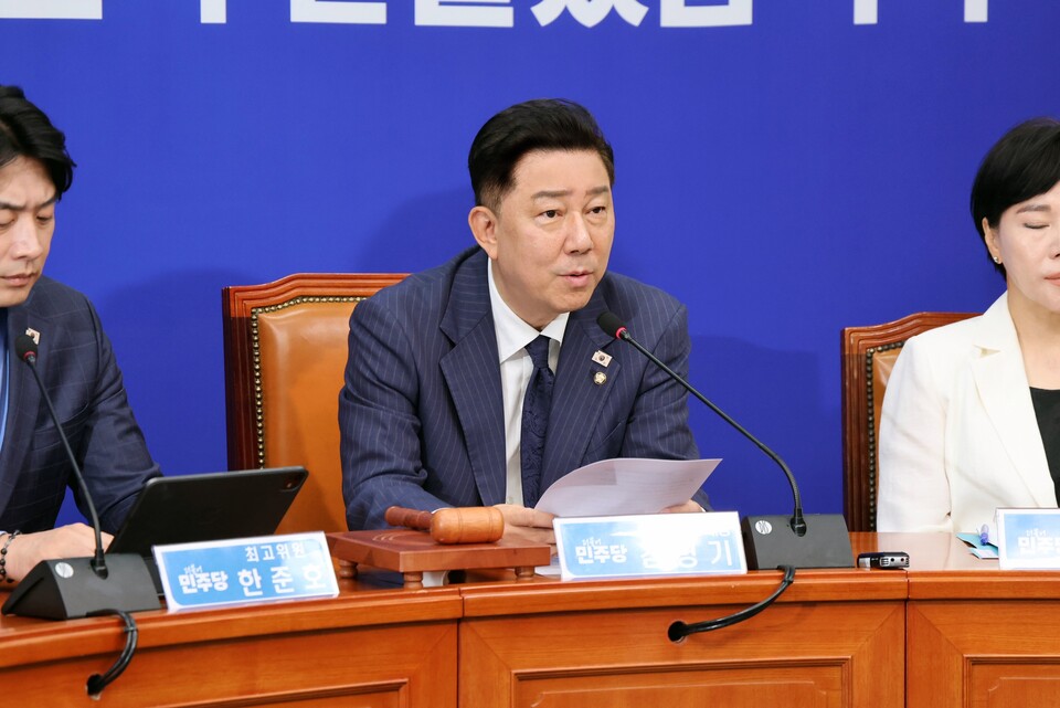 김병기 더불어민주당 당대표 직무대행 겸 원내대표가 23일 오전 서울 여의도 국회에서 열린 최고위원회의에 참석해 발언하고 있다. (출처=김병기 의원 페이스북)