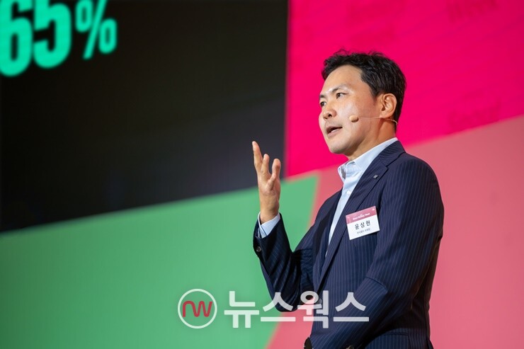 윤상현 콜마홀딩스 부회장이 지난해 10월 1일 서울 동대문디자인플라자(DDP)에서 열린 '2024 서울뷰티위크' 개막식에서 기조연설을 하고 있다. (사진제공=한국콜마)