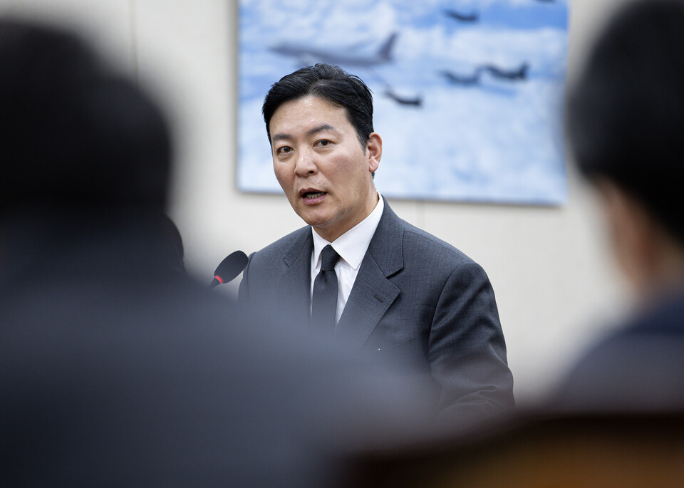 김성훈 대통령경호처 차장이 지난 1월 22일 오후 서울 여의도 국회에서 열린 윤석열 정부의 비상계엄 선포를 통한 내란 혐의 진상규명 국정조사 1차 청문회에서 의원 질의에 답변하고 있다. (사진=뉴스1)