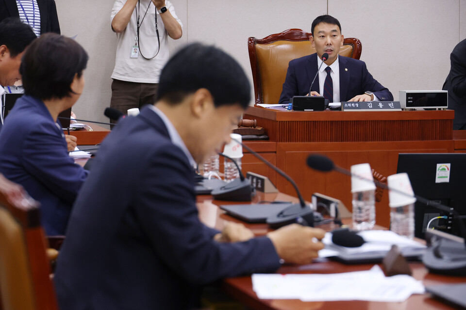 2일 오후 서울 여의도 국회에서 열린 법제사법위원회 제1차 법안심사제1소위원회에서 김용민 소위원장이 여야의 상법 개정안 합의 사항에 대해 발언하고 있다.(사진=뉴스1)