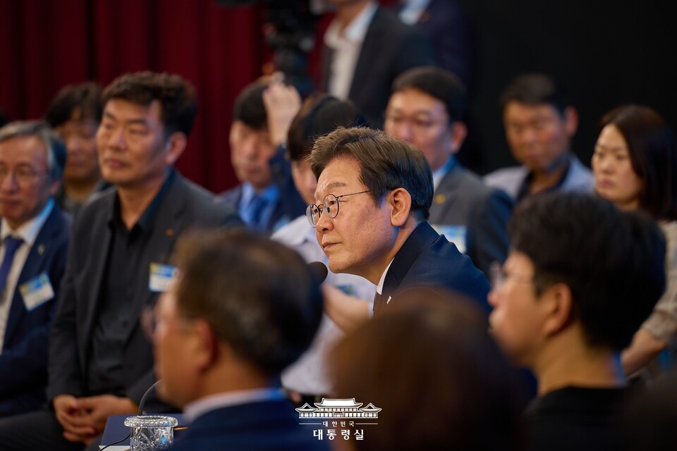 이재명 대통령이 25일 광주 국립 아시아문화전당에서 광주시민·전남도민 타운홀미팅을 하고 있다. (출처=대통령실 홈페이지)