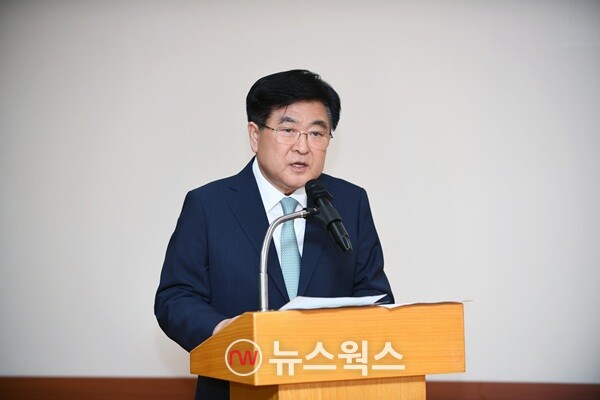 권오갑 HD현대 회장이 3일 계동 사옥에서 사장단 회의를 소집한 뒤 인사말을 하고 있다. (사진제공=HD현대)