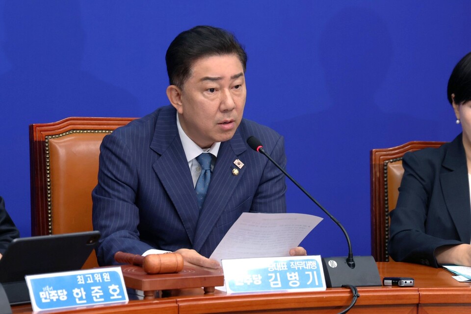 김병기 더불어민주당 당대표 직무대행 겸 원내대표가 지난달 30일 오전 서울 여의도 국회에서 열린 최고위원회의에 참석해 발언하고 있다. (출처=김병기 의원 페이스북)