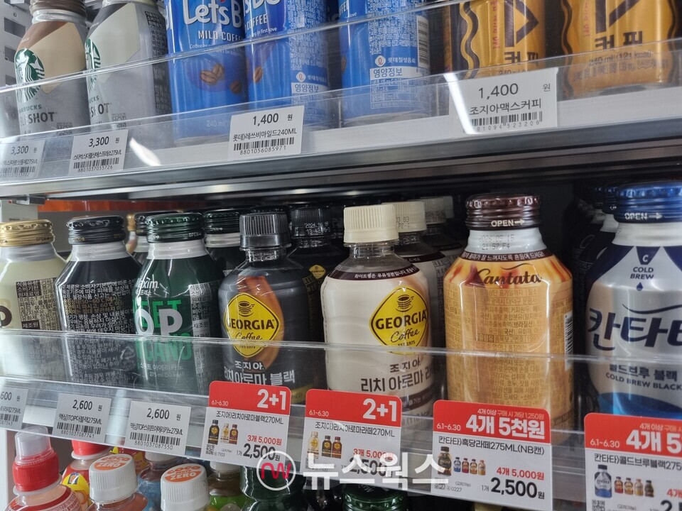 GS리테일이 최근 동서식품과 커피음료 납품 갈등을 빚고 있는 가운데, 편의점 GS25에서는 동서식품 캔커피 'TOP' 제품의 할인 프로모션이 시행되지 않고 있다. (사진=김상우 기자)