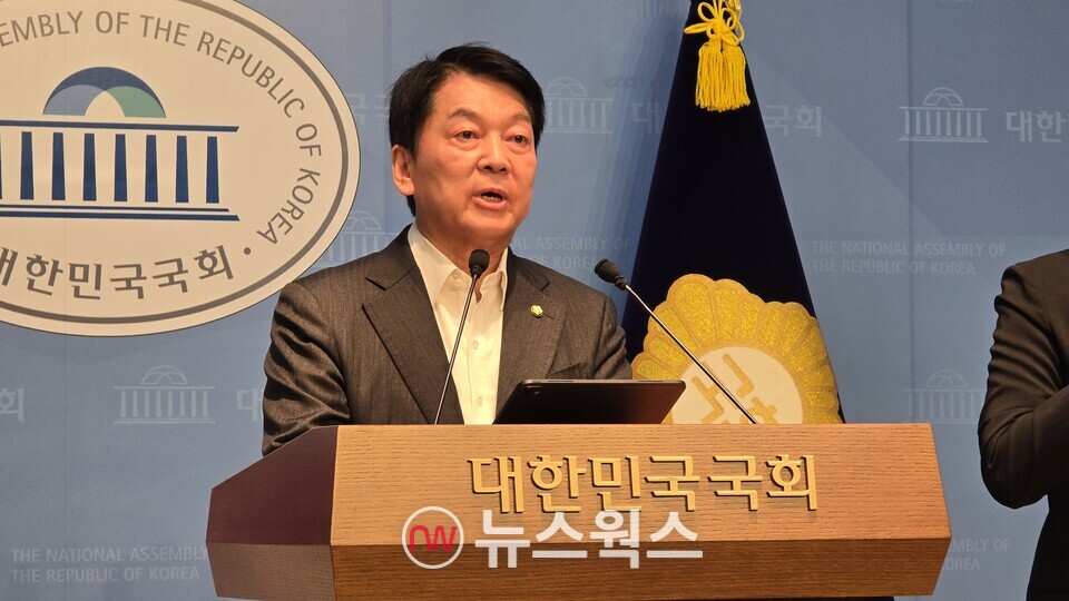 안철수 국민의힘 혁신위원장이 7일 국회소통관 기자회견을 통해 "합의되지 않은 날치기 혁신위원회를 거부한다"고 말했다. (사진=원성훈 기자)