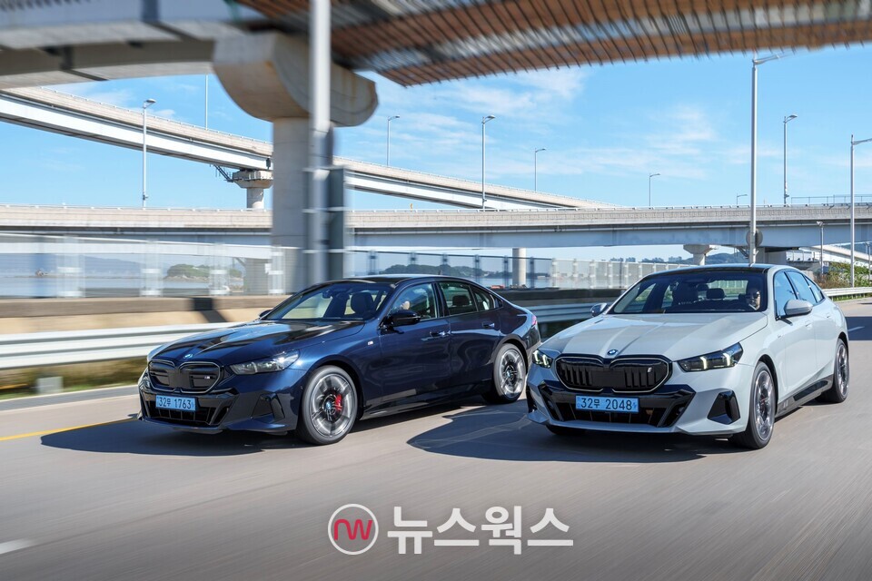 BMW 5시리즈 차량들이 주행하고 있다. (사진제공=BMW코리아)